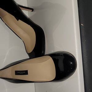 Patent leather pump